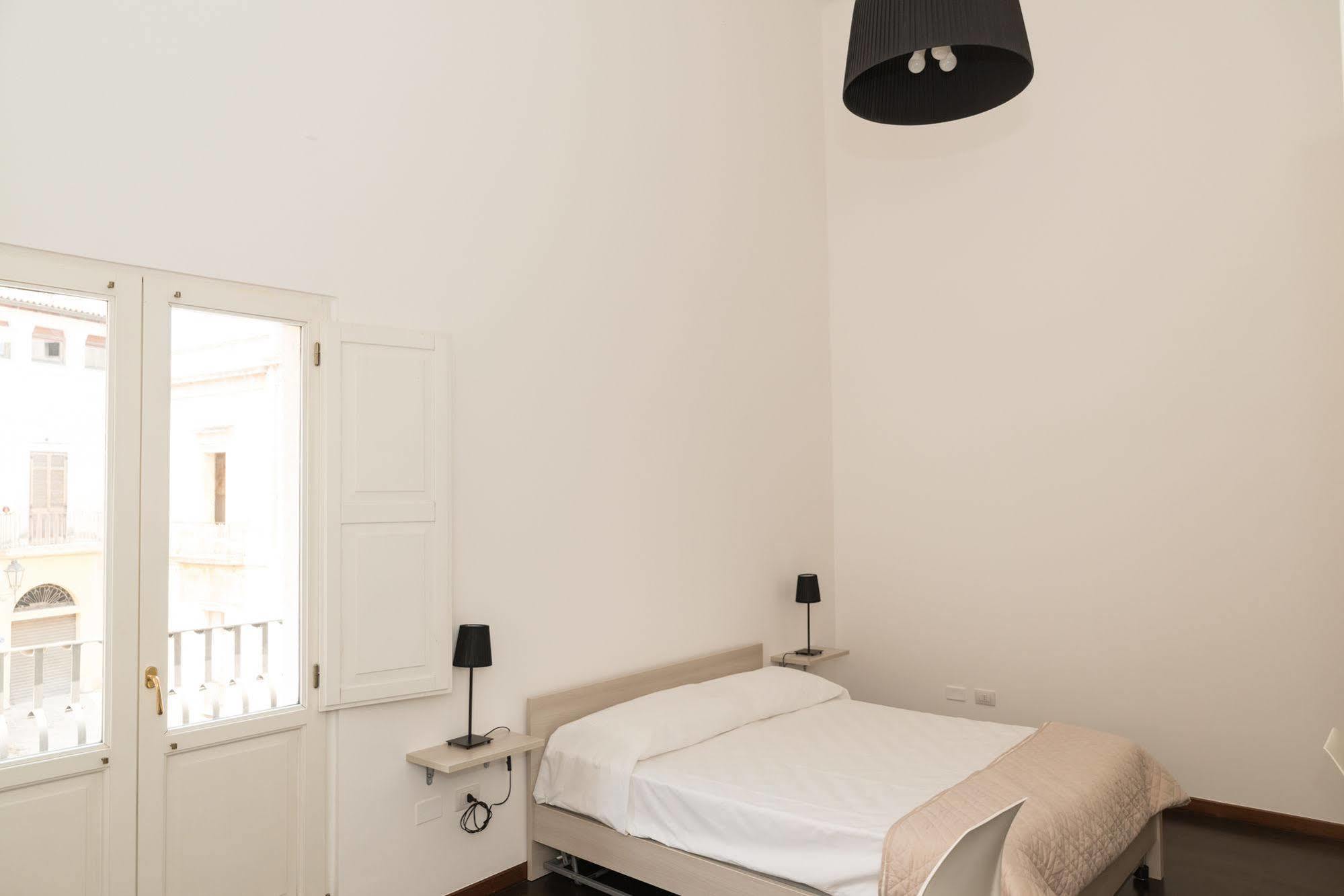 Gatto Bianco La Dimora Storica Bed & Breakfast Lecce Exterior photo